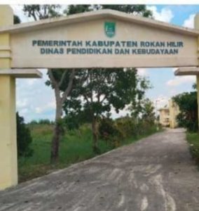 DIDUGA LAMBAT BEKERJA, KADIS PENDIDIKAN ROHIL SEBUT, BAHWA PEMBANGUNAN AKAN BERJALAN DIPERTENGAHAN JUNI MENDATANG