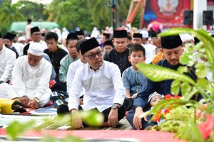 Bersama Ribuan Masyarakat, Wabup Salat Idul Adha di Lapangan Tugu