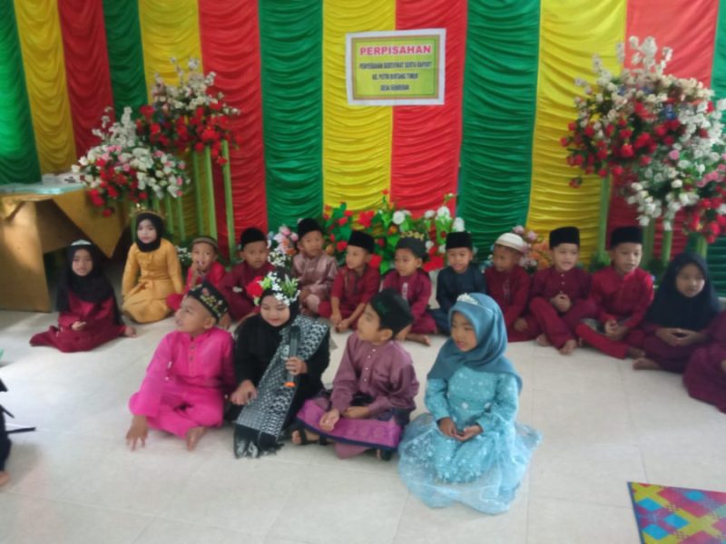 PAUD Putri Bintang Timur Desa Senderak Gelar Perpisahan Dan Penyerahan Raport Serta Sertipikat Kepada Anak peserta Didik