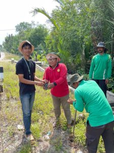 Mahasiswa Universitas Riau Lakukan Penanaman 7 Jenis Pohon