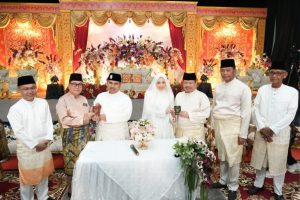 Pimpinan dan Anggota DPRD Ucapkan Selamat Menempuh Hidup Baru Arsya dan Tiara