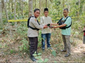 Polsek Muara Lakitan Polres Musi Rawas Sigap Meluncur ke TKP Evakuasi Warga Diserang Gajah Liar
