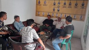 Relawan Nanda–Anton Laporkan ke Panwaslu Kecematan Teluk Pandan Puluhan Alat Peraga Kampanye(APK) Di Rusak Orang Tak Di Kenal