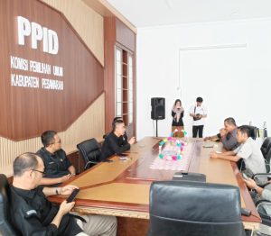 Puluhan LSM dan Ormas Geruduk kantor KPU pesawaran Tanyakan ketegasan KPU Terkait rekomendasi Bawaslu
