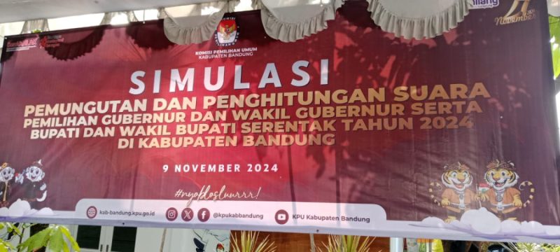 Komisi Pemilihan Umum (KPU) Kabupaten Bandung menggelar simulasi pemungutan dan penghitungan suara pemilihan Gubernur dan Wakil Gubernur serta Bupati dan Wakil Bupati Kabupaten Bandung.