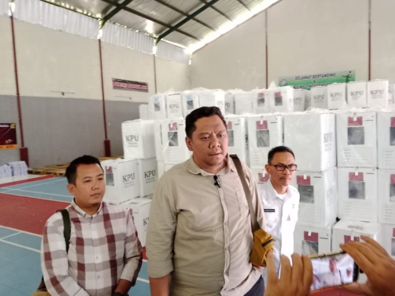 Jelang Hari H Pilkada 2024 KPU Majalengka Mulai Distribusikan Logistik Ke Kecamatan