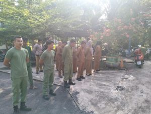 Erman Falani Sekretaris Desa Sungai Batang  Pimpin Apel Pagi dan Berikan arahan Kejajaranya agar laksanakan Tugas Sesuai dengan Sop