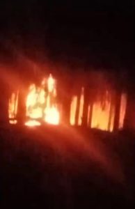 Salah satu Sumur Minyak Ilegal Drilling di Hindoli Kecamatan Keluang Kabupaten Musi Banyuasin Kembali terbakar