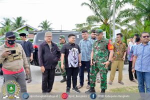 Dampingi Bupati Bengkalis, Ketua DPRD Apresiasi Masyarakat Antusias Datangi TPS