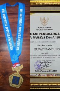 Bupati Bandung Kembali Meraih Anubhawa Sasana Desa dari Menteri Hukum RI