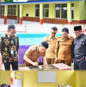 Pj Bupati Majalengka Resmikan Ruang Kelas SDN 1 Ligung