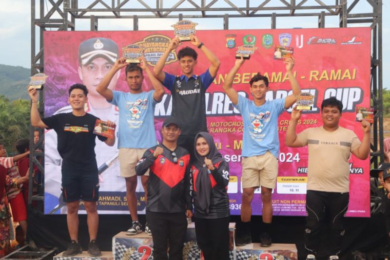 Bupati Paluta Hadiri Penutupan Bhayangkara Motorcross Kapolres Tapsel Cup 2024