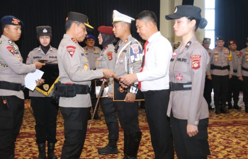 Kasat Reserse Narkotika Polres Lubuk Linggau, Menerima Penghargaan Dari Kapolda Sumatera Selatan