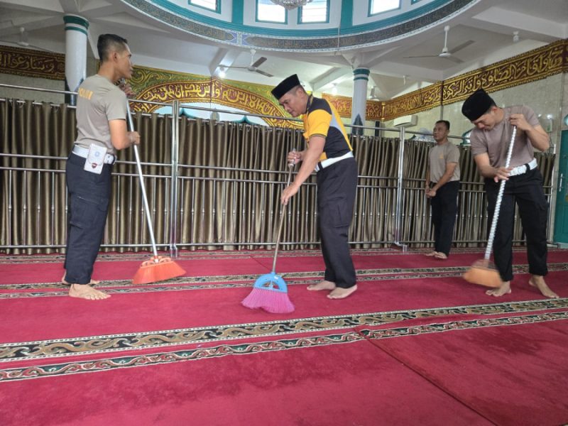 Satuan Lalulintas Polres Lubuk Linggau Polda Sumsel Laksanakan Kegiatan Bakti Religi dan Bakti Sosial