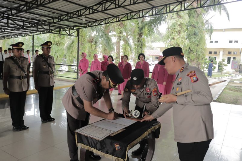 Kapolres Rohil Pimpin Upacara Sertijab dan Kenal Pamit Kasat Intelkam dan Kapolsek Bangko