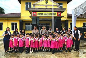 Kunjungan Edukatif TK Ananda ke Polsek Bagan Sinembah, Anak-anak Dikenalkan dengan Tugas Kepolisian