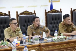 Bupati Pesisir Barat (Pesibar), Dedi Irawan, menghadiri sekaligus membuka kegiatan Focus Group Discussion (FGD)