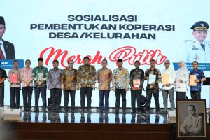 Bupati Paluta Hadiri Sosialisasi Pembentukan Koperasi Desa/Kelurahan Merah Putih