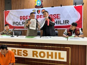 Kapolres Rohil Press Release Pengungkapan Kasus Karhutla, Seorang Petani di Kubu Diamankan