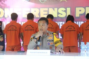 Polres Bengkalis Bongkar Sindikat Penyelundupan Bawang Merah dan Ban Bekas