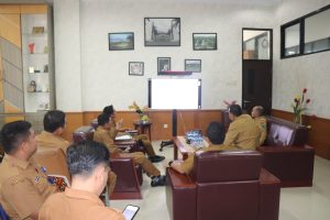 Asisten III Bersama Kadis Kesehatan Paluta Ikuti Zoom Meeting Tentang Layanan KJSU – KIA