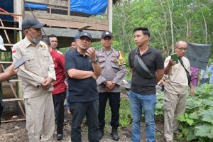 Wakil Bupati Bengkalis Tinjau Produksi Ayam Potong BUMDes Pangkalan Batang Barat