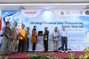 DUKUNG PARIWISATA SAMOSIR, WABUP SAMOSIR APRESIASI WAKIL KETUA KOMISI VII DPR RI LAMHOT SINAGA BERSAMA  KEMENPAR RI SOSIALISASIKAN STRATEGI PROMOSI DAN PEMASARAN EVENT DAERAH