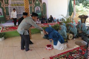 Bupati Paluta Hadiri Penamatan Santri/wati Yayasan Ponpes Darul Hakim TA 2024-2025