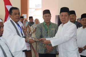 Wakil Bupati Lepas Jemaah Calhaj Asal Paluta Kloter 23 Dari Asrama Haji Medan
