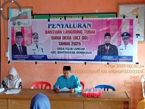 Kepala Desa Teluk Lancar Bagi Lansung BLT DD T.A 2025